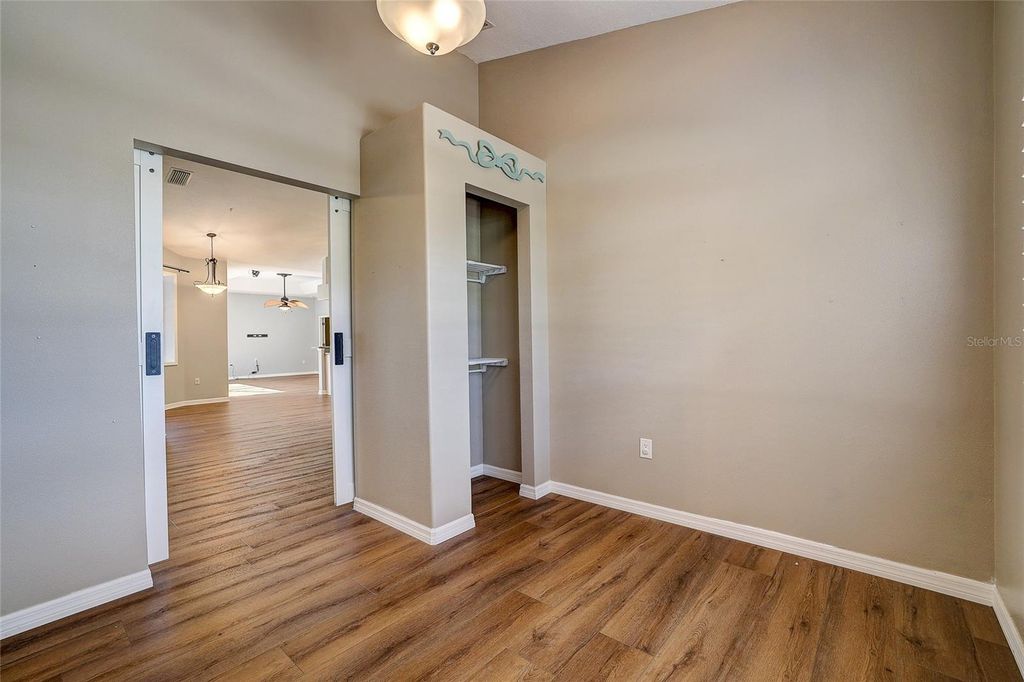 Image 10 of property listing at 143 MILL RUN E, Bradenton, FL 34212
