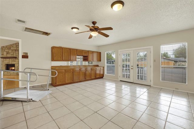 1935 Lisa LN, San Marcos, TX 78666