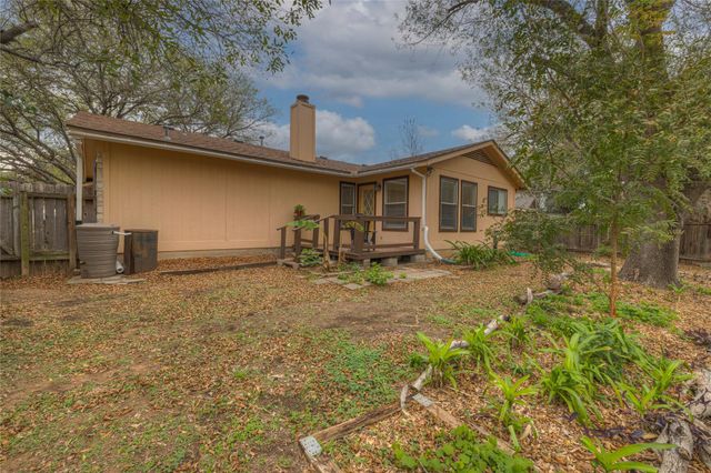 1935 Lisa LN, San Marcos, TX 78666