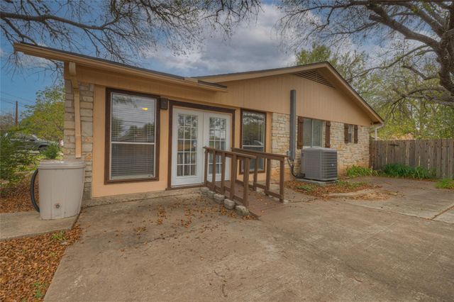1935 Lisa LN, San Marcos, TX 78666
