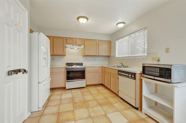 1935 Lisa LN, San Marcos, TX 78666