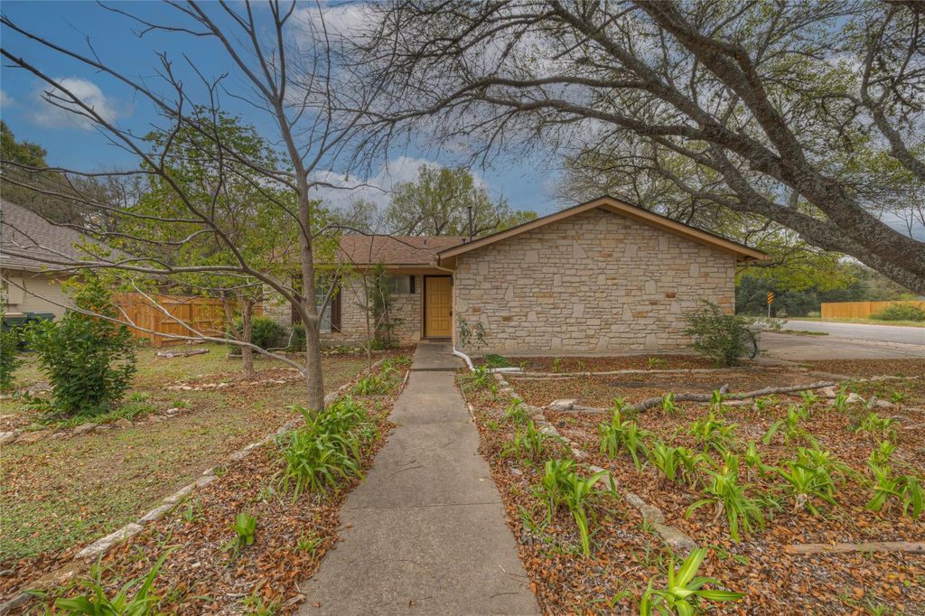 1935 Lisa LN, San Marcos, TX 78666