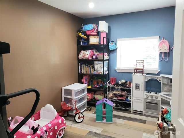 19522 5th Street Ct E #9, Lake Tapps, WA 98391