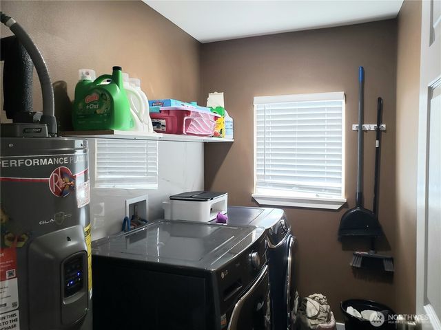 19522 5th Street Ct E #9, Lake Tapps, WA 98391