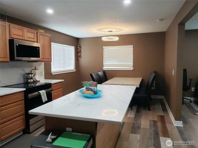 19522 5th Street Ct E #9, Lake Tapps, WA 98391