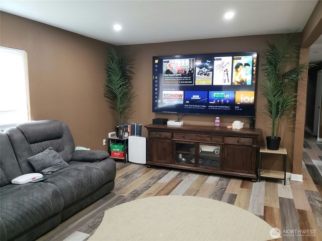 19522 5th Street Ct E #9, Lake Tapps, WA 98391