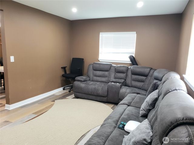 19522 5th Street Ct E #9, Lake Tapps, WA 98391