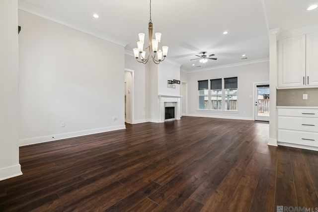 9629 S Creek Dr, Denham Springs, LA 70726