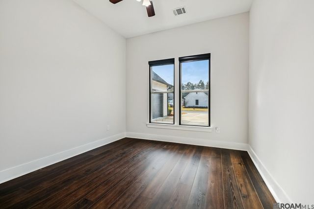 9629 S Creek Dr, Denham Springs, LA 70726