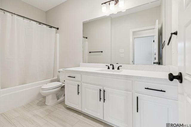 9629 S Creek Dr, Denham Springs, LA 70726