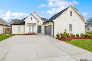 9629 S Creek Dr, Denham Springs, LA 70726