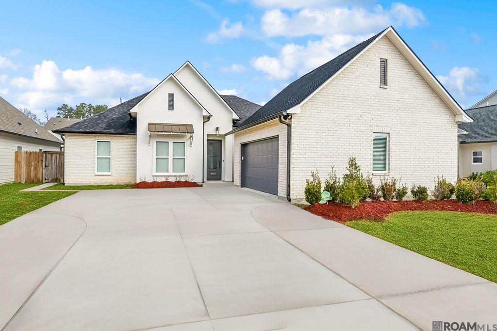 9629 S Creek Dr, Denham Springs, LA 70726