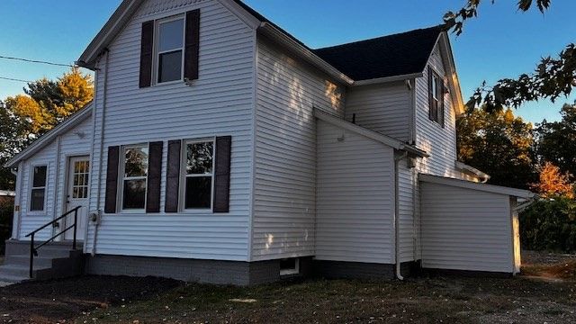 81 Mccarthy Ave, Chicopee, MA 01020