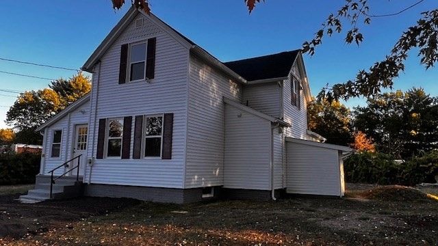 81 Mccarthy Ave, Chicopee, MA 01020
