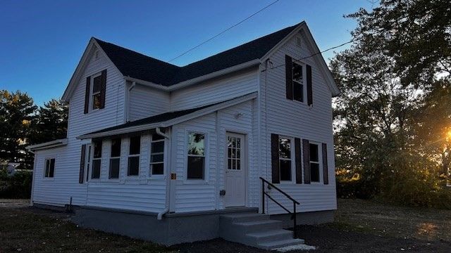 81 Mccarthy Ave, Chicopee, MA 01020
