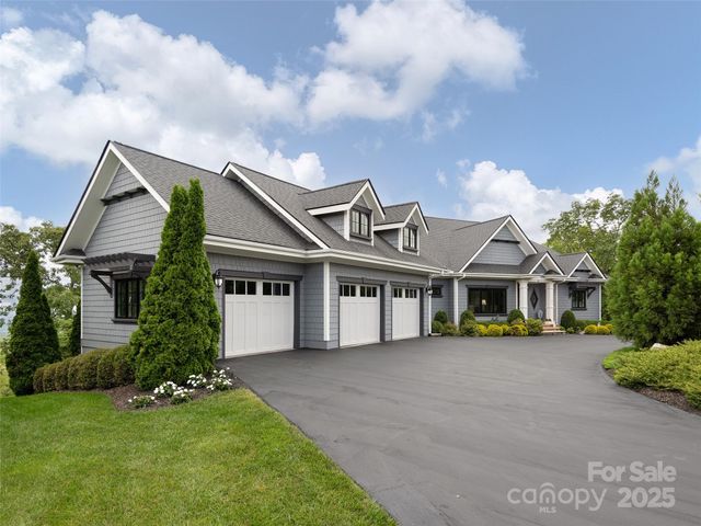 89 N Snow Ridge Drive, Hendersonville, NC 28792