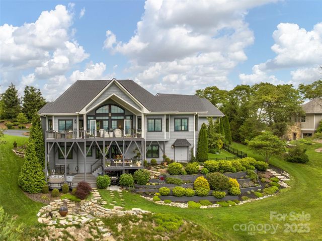 89 N Snow Ridge Drive, Hendersonville, NC 28792