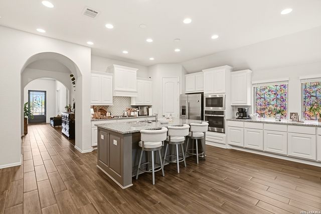 2049 SAXONHILL DR, San Antonio, TX 78253