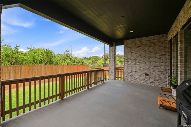 2049 SAXONHILL DR, San Antonio, TX 78253