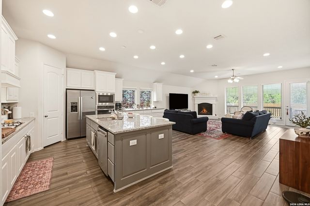 2049 SAXONHILL DR, San Antonio, TX 78253