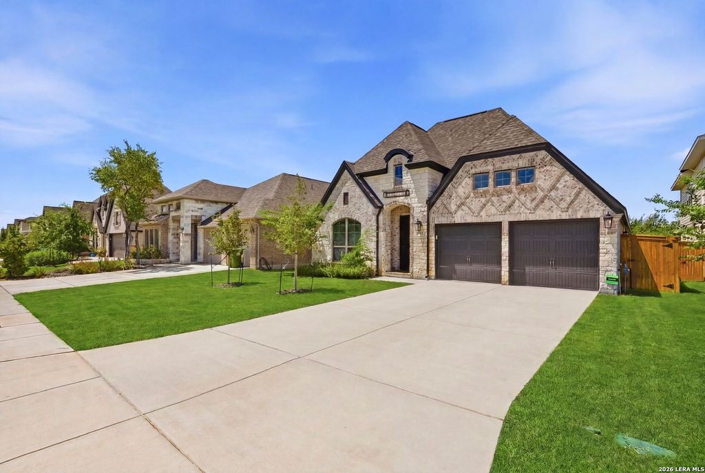 2049 SAXONHILL DR, San Antonio, TX 78253