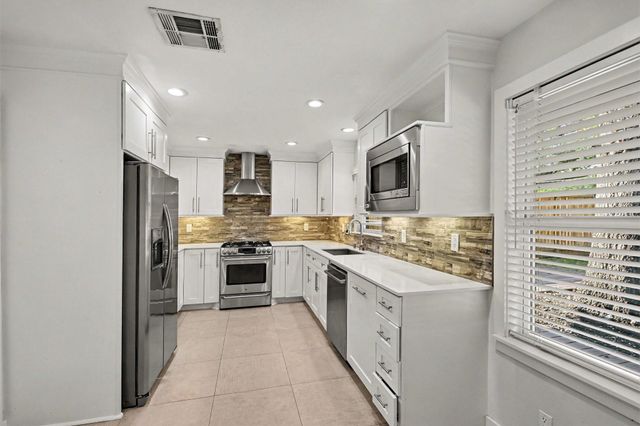 10306 Oakpoint Drive, Houston, TX 77043