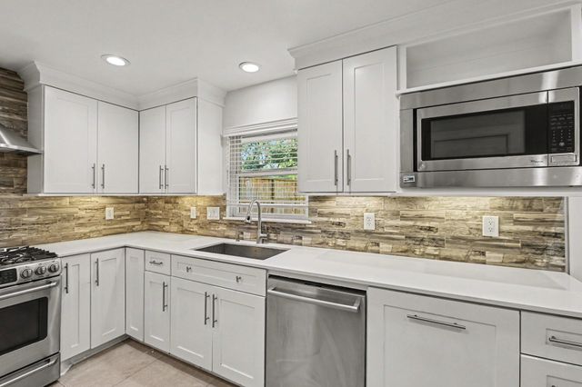 10306 Oakpoint Drive, Houston, TX 77043