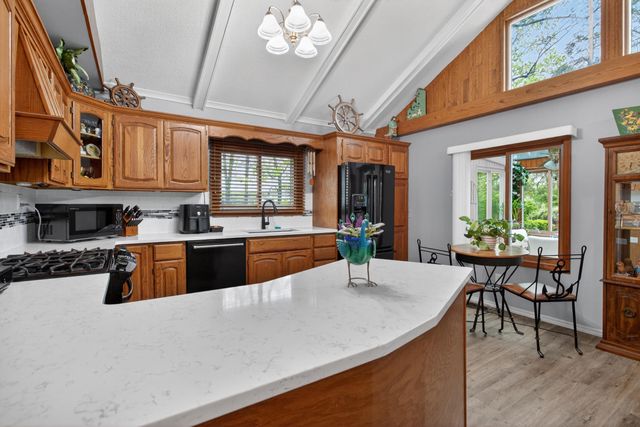 571 Acorn Trail, Horton, MI 49246