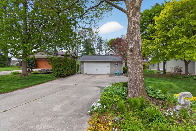 571 Acorn Trail, Horton, MI 49246