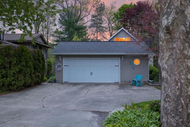571 Acorn Trail, Horton, MI 49246
