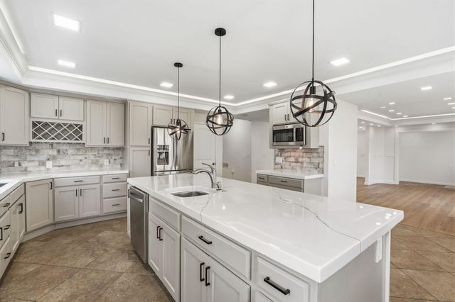 6308 S Glenridge Drive, Springfield, MO 65804