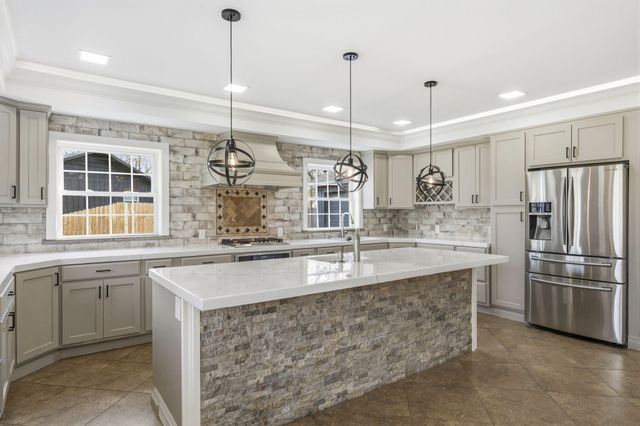 6308 S Glenridge Drive, Springfield, MO 65804