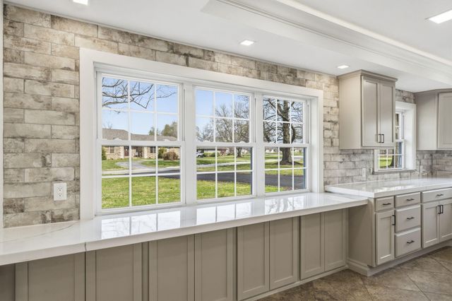 6308 S Glenridge Drive, Springfield, MO 65804