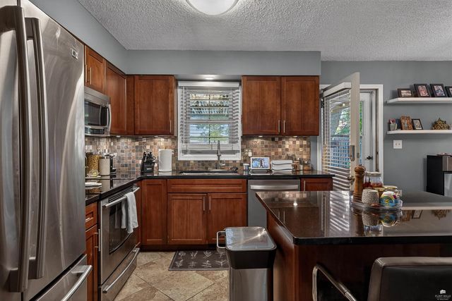 2508 Nutmeg, Manhattan, KS 66502