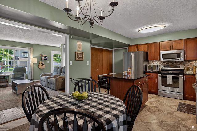 2508 Nutmeg, Manhattan, KS 66502
