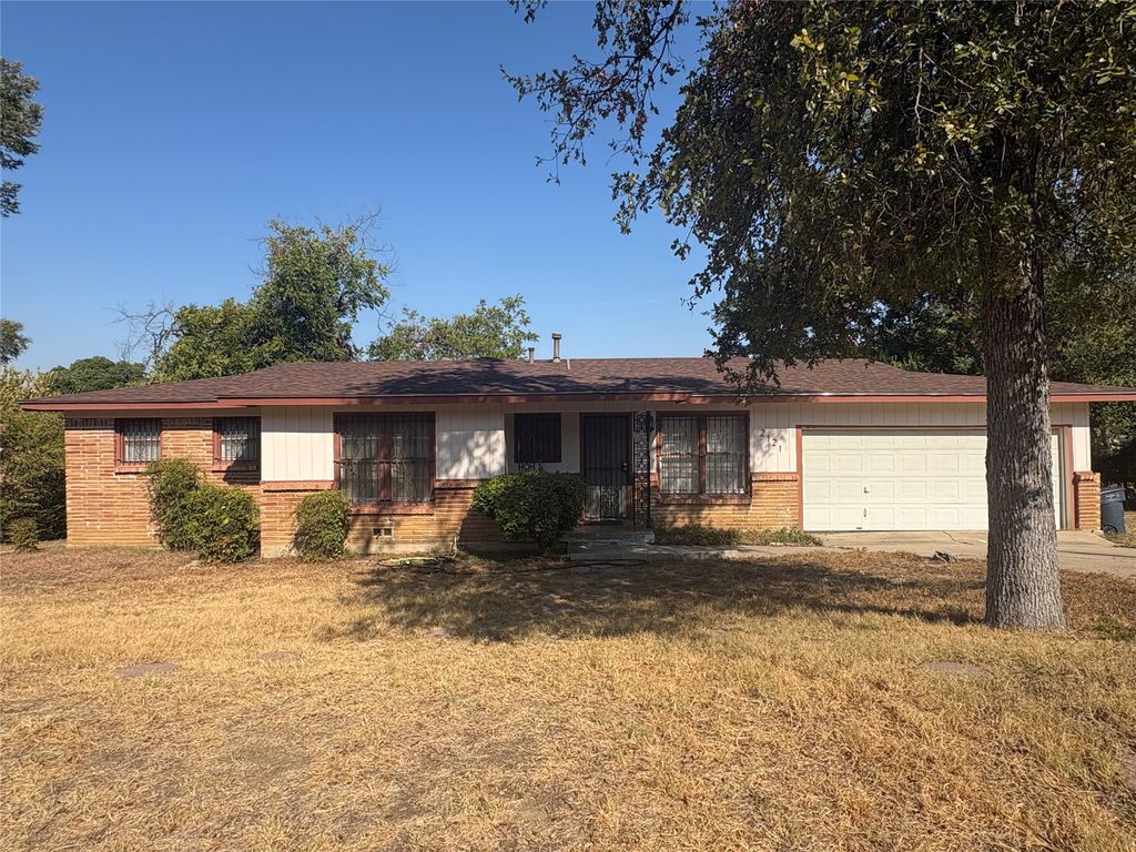 2121 Kingsdale Drive, Fort Worth, TX 76119 — exterior