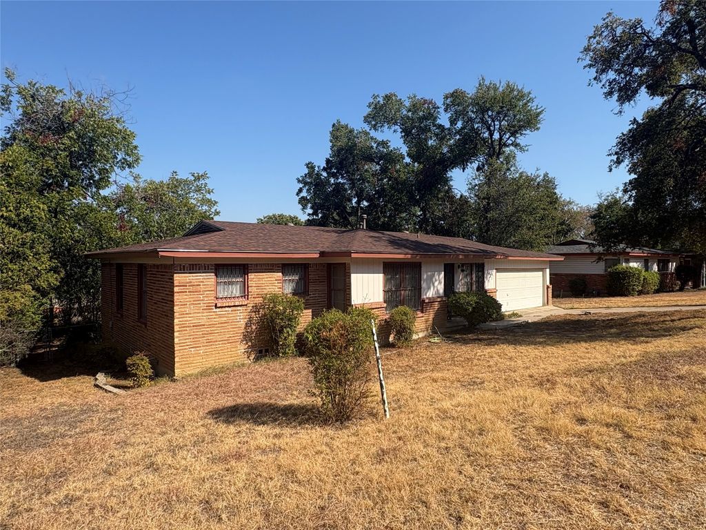 2121 Kingsdale Drive, Fort Worth, TX 76119 — photo 2