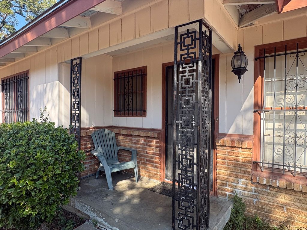 2121 Kingsdale Drive, Fort Worth, TX 76119 — photo 4