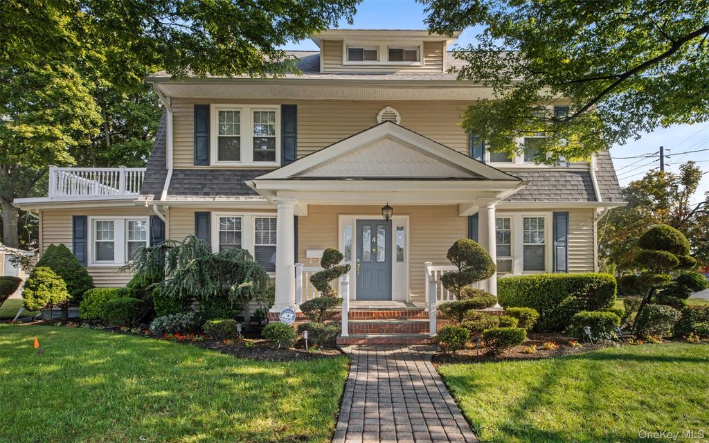 4 Malverne Avenue, Malverne, NY 11565