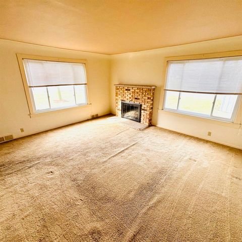 1144 W Hampton Road, Essexville, MI 48732