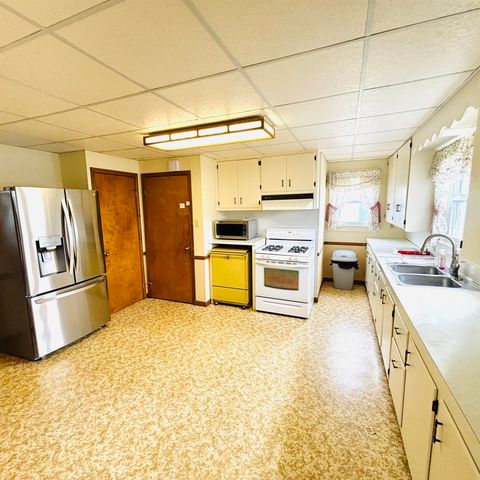 1144 W Hampton Road, Essexville, MI 48732