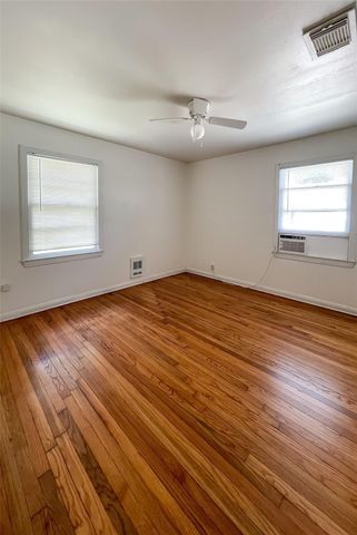 1241 Chevy Chase Street, Angleton, TX 77515