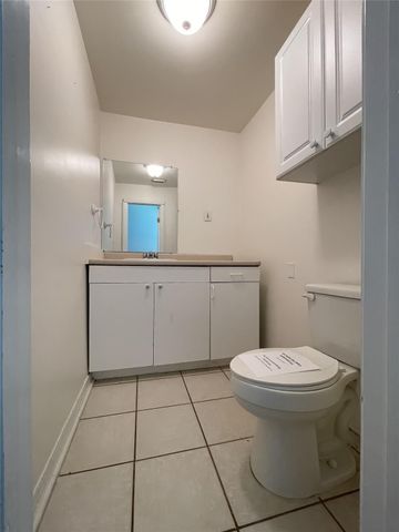 1241 Chevy Chase Street, Angleton, TX 77515