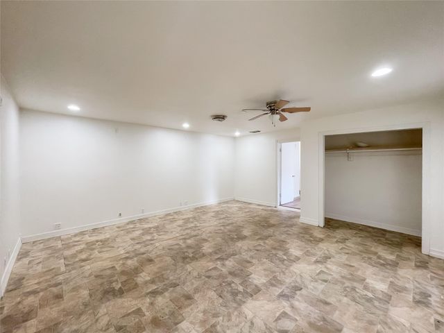 1241 Chevy Chase Street, Angleton, TX 77515
