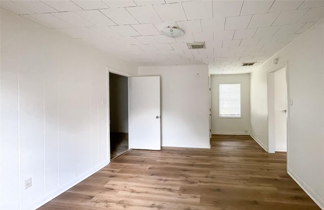 1241 Chevy Chase Street, Angleton, TX 77515