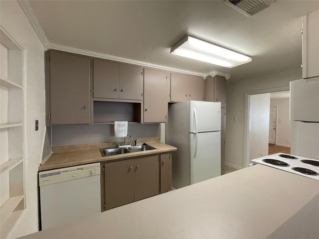 1241 Chevy Chase Street, Angleton, TX 77515
