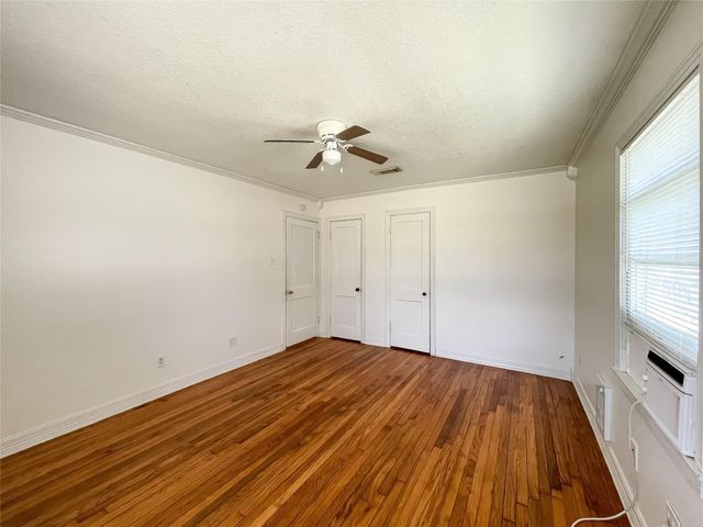 1241 Chevy Chase Street, Angleton, TX 77515