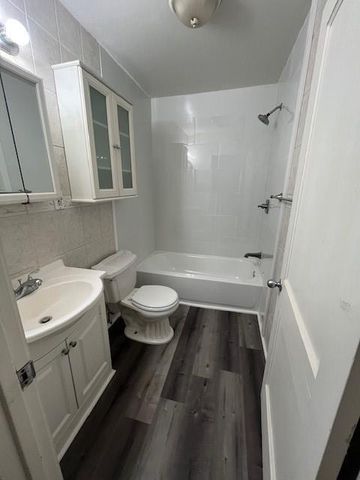 1241 Chevy Chase Street, Angleton, TX 77515