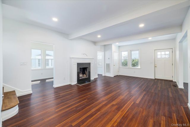 31 N Lewis Place, Rockville Centre, NY 11570