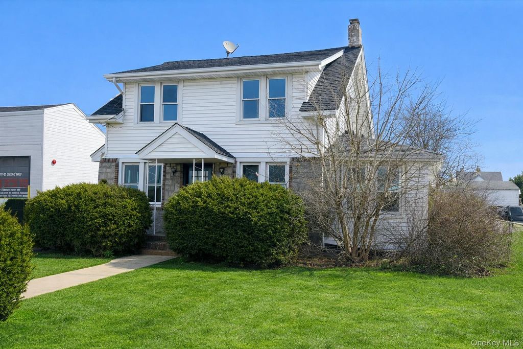 31 N Lewis Place, Rockville Centre, NY 11570